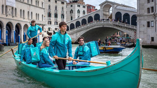 Venezia, arriva Deliveroo ma le consegne saranno a piedi ...