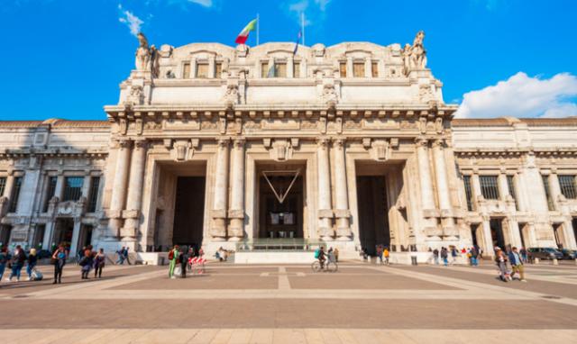 Controlli Green Pass stazione centrale di Milano: "Perdo il treno". Accusato di oltraggio, il giudice lo assolve: "Ingiusta prevaricazione della polizia"