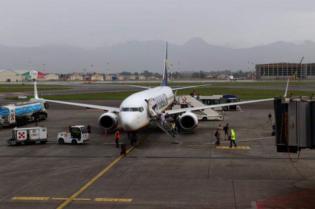 Covid, la Corte Ue boccia gli aiuti di Stato alle compagnie aeree italiane per 130 mln di euro: accolto ricorso di Ryanair