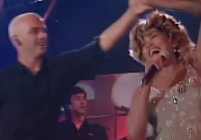 Tina Turner e la doccia di champagne (evitata) al matrimonio di Eros Ramazzotti