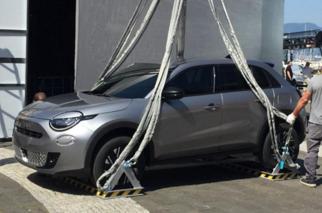Nuova Fiat 600 elettrica, caratteristiche e prezzo del piccolo suv italiano: &egrave; appena nato, ma &egrave; gi&agrave; una star