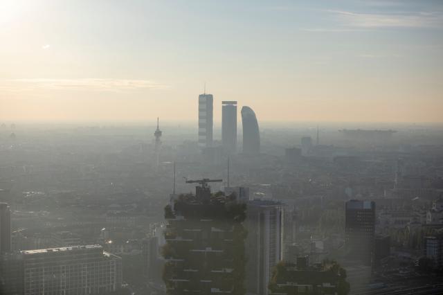 Direttiva Ue qualit&agrave; dell'aria, il Nord Italia si oppone: a rischio il 75% delle attivit&agrave; produttive