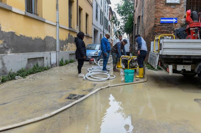 Alluvione in Emilia Romagna, i medici: "No agli allarmismi, non esiste rischio di epidemie nella regione"