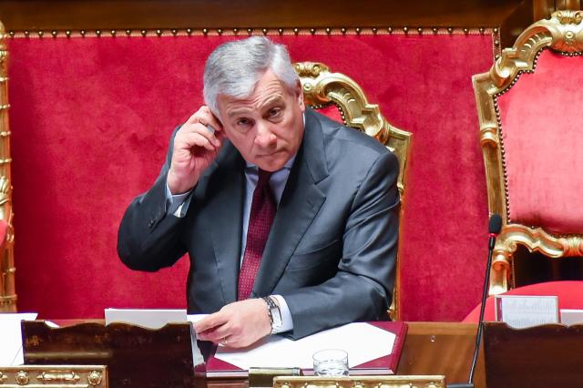 Pnrr, ritardi terza rata. Tajani cerca di spegnere le polemiche: &ldquo;Questione di giorni, su eventuali tagli, Italia pronta a presentare osservazioni&rdquo;