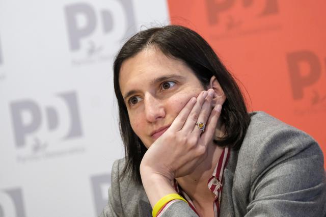 PD Liguria, 31 dirigenti Dem locali scappano dalla "rossa Schlein" e abbracciano Calenda: "Con lei partito radicale"