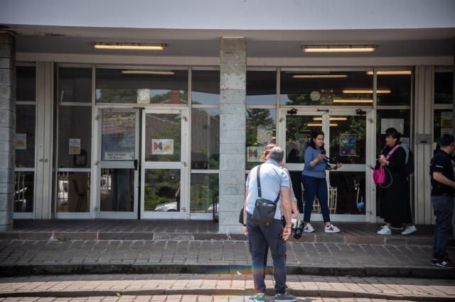 Accoltellamento Abbiategrasso, arrestato per tentato omicidio il 16enne che ha aggredito la professoressa