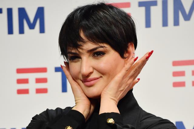 Arisa rinuncia al Gay Pride di Milano dopo le frasi su Meloni: "Ggli organizzatori mi hanno detto di non presentarmi"