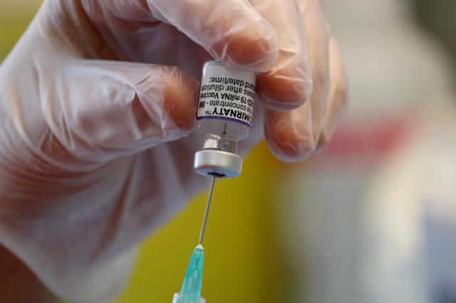 Vaccino Covid, un altoatesino su due pensa che sia dannoso: uno su tre si affida a rimedi omeopatici, il 30% alle preghiere