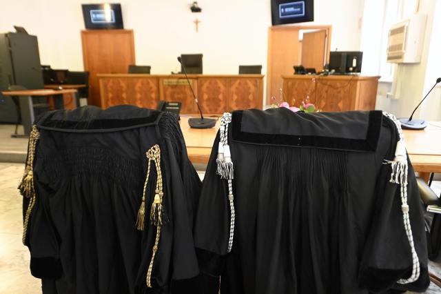 Obbligo vaccino Covid, giudice Zanda annulla sanzione a infermiera non vaccinata e dispone risarcimento danni da 70mila euro: "Sospensione discriminatoria, somministrazione non impedisce contagi"