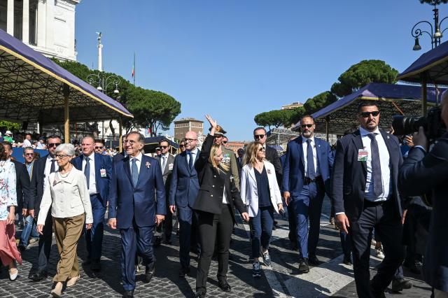 Festa della Repubblica, le reazioni. Meloni: "Remare insieme verso la stessa direzione". La Russa: "Temere alti i valori della libert&agrave;"