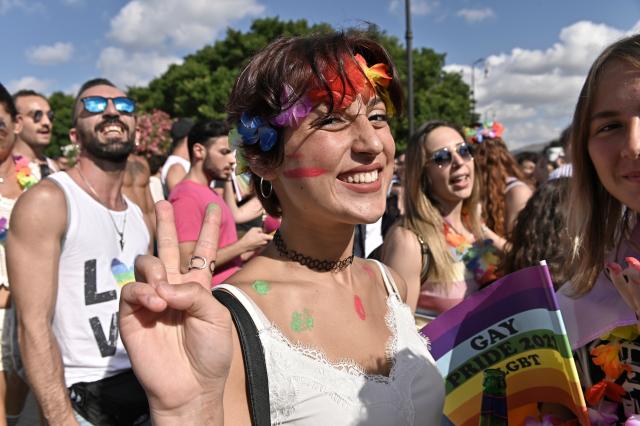 Roma Pride, Regione Lazio revoca patrocinio: "Nessun sostegno a chi promuove utero in affitto"