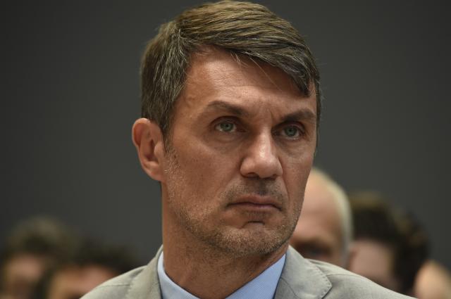 Maldini lascia il Milan, il club liquida la leggenda rossonera con un comunicato gelido: "Sue responsabilit&agrave; a un gruppo di lavoro"