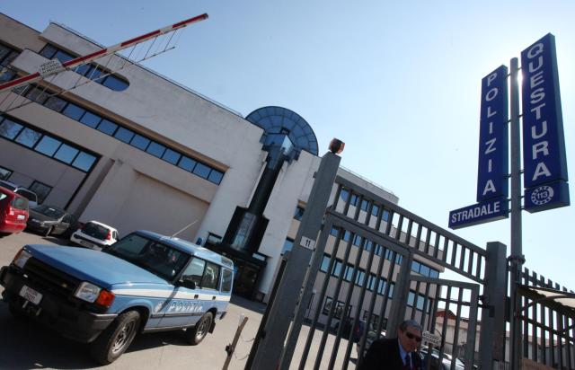 Verona, altri 17 poliziotti indagati. La sinistra rilancia sul reato di tortura e sui numeri identificativi