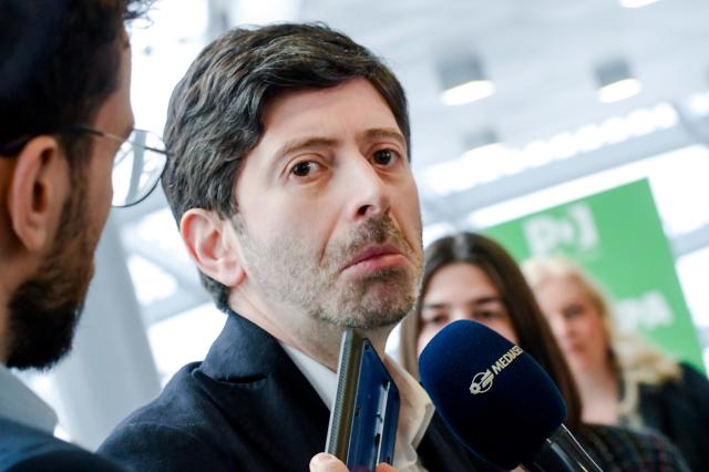 Finanziamenti da Federfarma&rdquo;. Speranza nei guai! Lo scoop del &ldquo;Fatto&rdquo; che svergogna l&rsquo;ex ministro