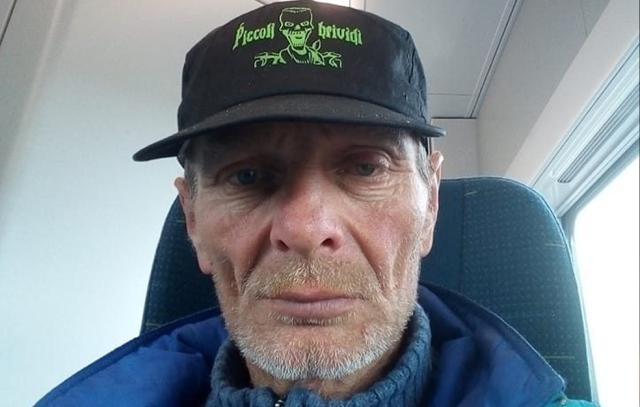 Verona, poliziotti arrestati, Nicolae Daju una delle vittime: &ldquo;Mi hanno detto di urinare per terra e poi mi hanno usato come straccio per pulire l&rsquo;urina, non riuscivo a reagire e poi  mi hanno colpito