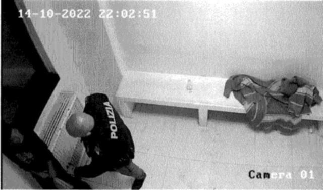 Poliziotti arrestati a Verona, oggi interrogatori di garanzia. L'agente: "Ho reagito a una provocazione". Gli altri 4 non rispondono alle domande del Gip