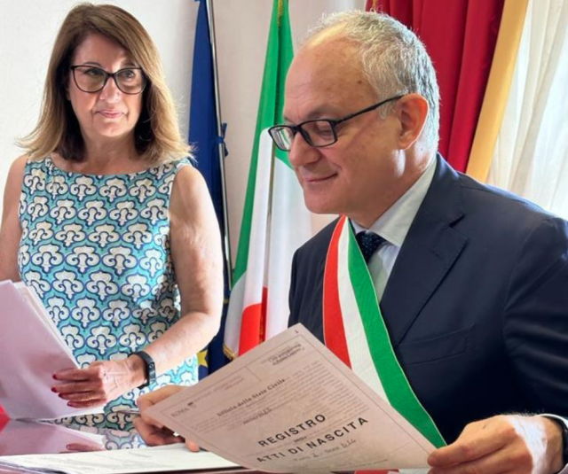 Roma, trascritti i primi atti di nascita esteri con due mamme. Con Gualtieri la capitale &egrave; Lgbt. FdI: &ldquo;Al sindaco il Tapiro dell&rsquo;illegalit&agrave;&rdquo;