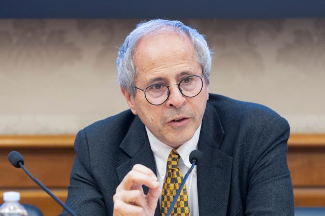 Crisanti (PD): "Berlusconi non merita i Funerali di Stato ed il lutto nazionale". Da Rosy Bindi a Montanari, malcontento a sinistra