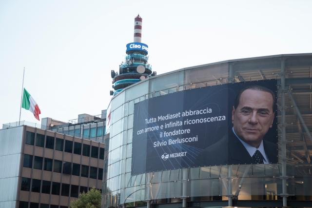 Lutto nazionale cosa significa e cosa sono i funerali di Stato previsti per domani