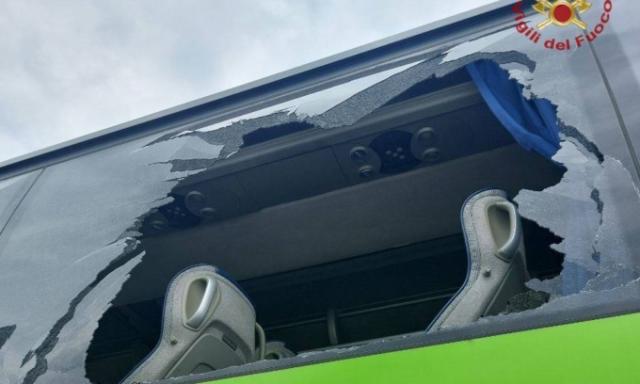 filobus bergamo in fiamme 