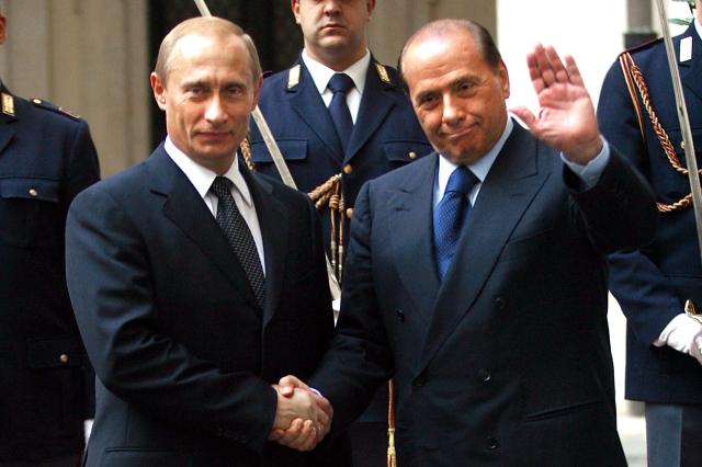 &ldquo;Putin pronto a partecipare al funerale di Berlusconi&rdquo;. Le ore per la decisione tra mandato di arresto internazionale non applicabile in Italia e mancato invito
