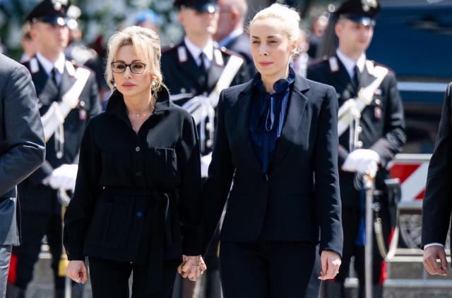 Berlusconi funerali, la primogenita Marina e Marta Fascina mano nella mano. Futuro in Forza Italia per le due?