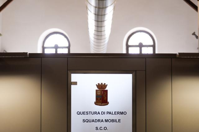 Poliziotto suicida a Palermo: esce dall'auto e si spara un colpo con la pistola di ordinanza. E' il 27esimo caso dall'inizio dell'anno