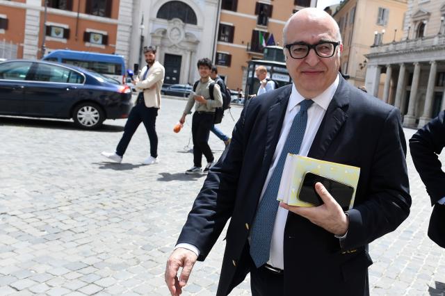 Mario Sechi nuovo direttore di Libero, il capo ufficio stampa di Meloni abbandona Palazzo Chigi, Sallusti e Feltri tornano al Giornale