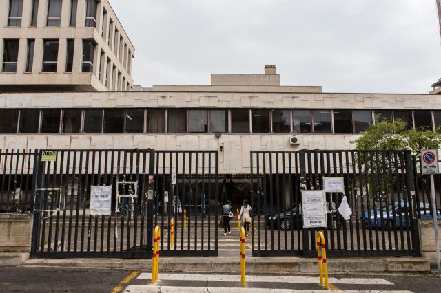 Taranto, violenza sessuale su ragazzino di 16 anni, infermiere 54enne condannato a 6 anni e 3 mesi: denunciato dalla madre della vittima insospettita dal legame morboso