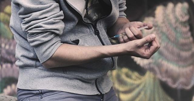 Viterbo, 47enne sviene alla guida dell&rsquo;auto: aveva una siringa conficcata nel braccio e precedenti per droga