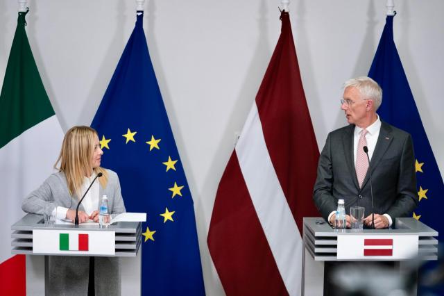 Immigrazione, Meloni incassa a Riga l'appoggio lettone alla linea italiana: "Gestione parta da Paesi d'origine"