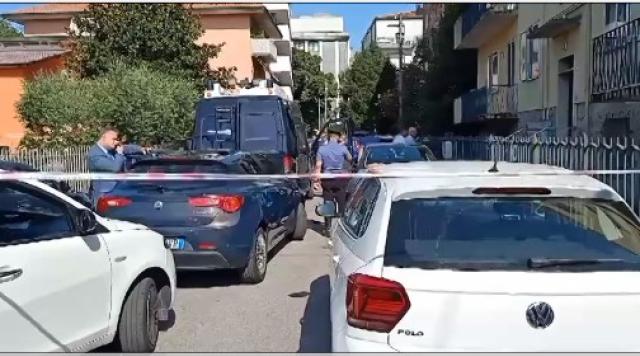 Padova, stalker investe un carabiniere, il collega gli spara uccidendolo: era andato dalla moglie a cui non poteva avvicinarsi