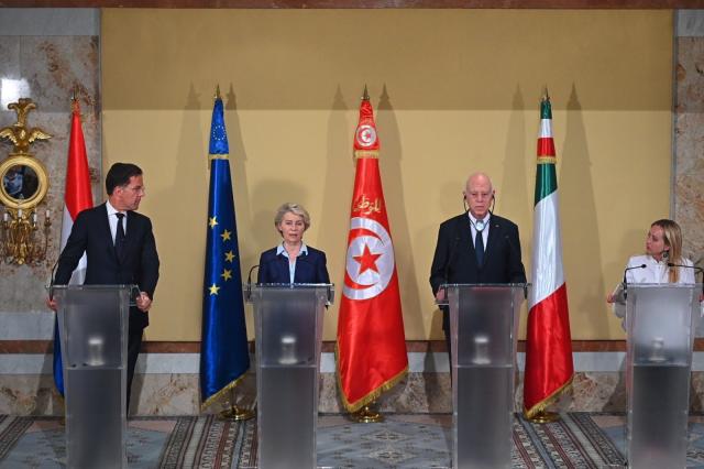 Memorandum Tunisia-UE,  l'intesa firmata a Cartagine e i "5 pilastri" di Von der Leyen: 100 mln per i migranti, 65 mln per progetti Erasmus, 300 mln per l'energia verde
