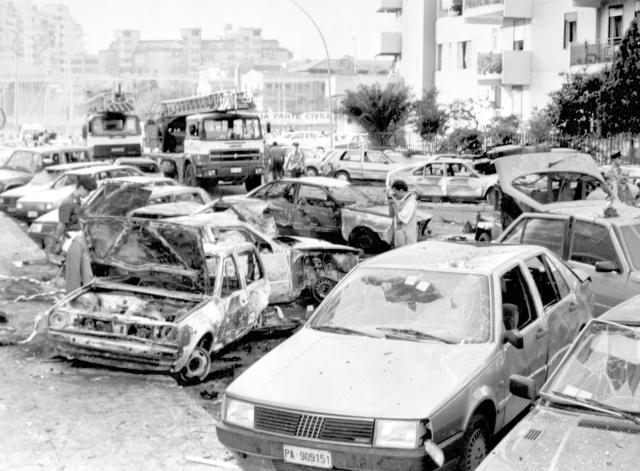 Strage di via D&rsquo;Amelio, 31 anni fa l&rsquo;autobomba con 50 kg di tritolo uccise il giudice Borsellino la scorta. Oggi Meloni a Palermo