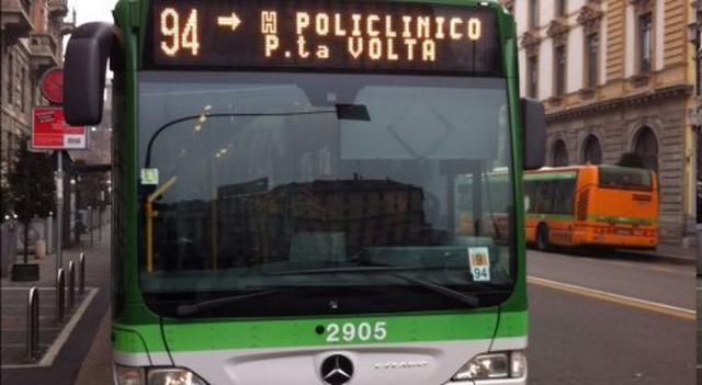 Milano, 45 minuti di attesa per il 94, un autobus chiamato desiderio. &ldquo;Tu vu&ograve; fa l&rsquo;ameMilano&rdquo;, ma i servizi pubblici di Atm sono da terzo mondo