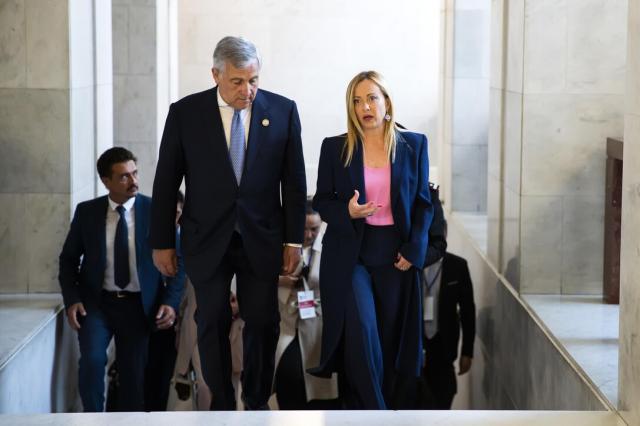 Conferenza sulle migrazioni, Meloni: "Collaborazione tra Europa e Mediterraneo; Von der Leyen: "Reprimiamo i trafficanti"