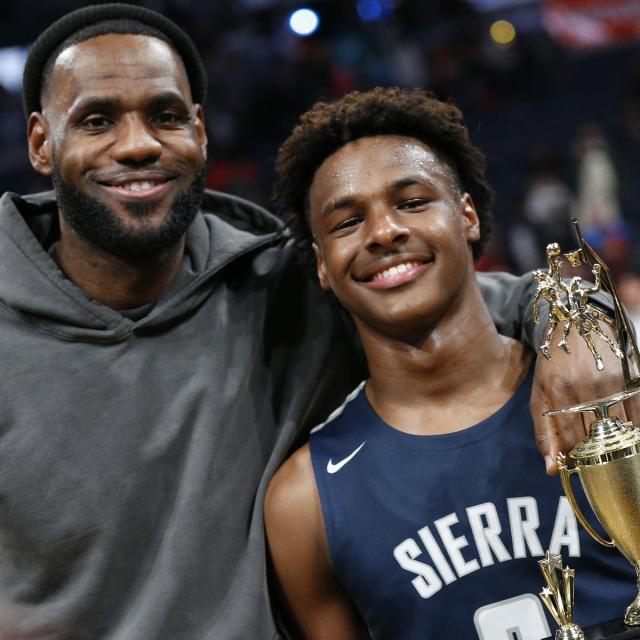 Bronny James, malore improvviso in allenamento per il figlio di LeBron James: arresto cardiaco, &egrave; stabile