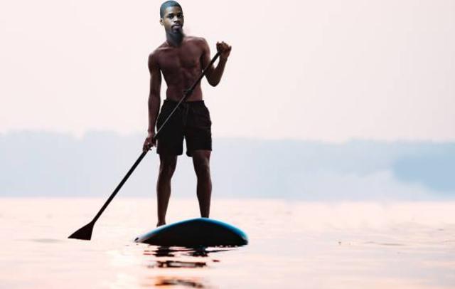 Tafari Campbell, chef di Obama, morto annegato praticando paddle boarding. Sui social: "&Egrave; stato l'ex-presidente"