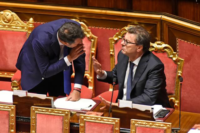 Canone Rai legato alla bolletta del cellulare? Giorgetti: "Varie ipotesi in studio"