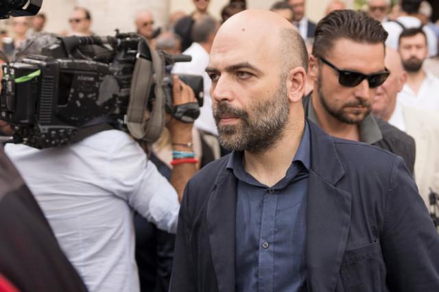 Niente programma in Rai per il bardo cosmopolita Roberto Saviano 