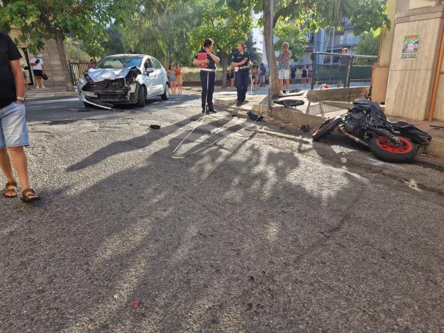 Corigliano Calabro, incidente in moto, Carlo Laudone morto a 27 anni contro un palo dopo scontro con Ford Fiesta