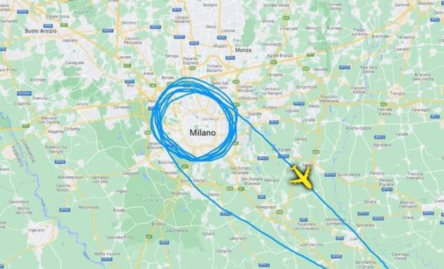  Nubifragio a Milano, aereo Nato sorvola la citt&agrave; prima del maltempo, l'accusa del web: "Ha provocato la tempesta"