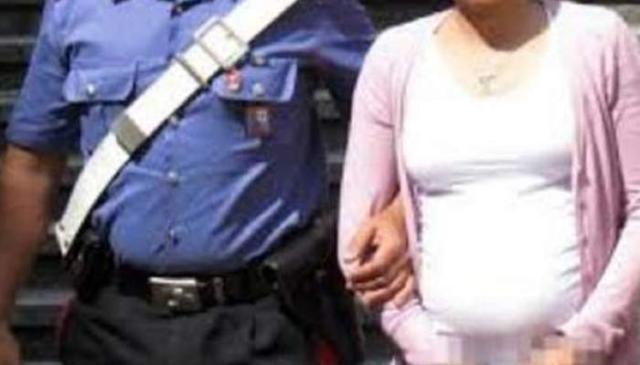 Aspetta il decimo figlio: niente cella per  la borseggiatrice seriale bosniaca