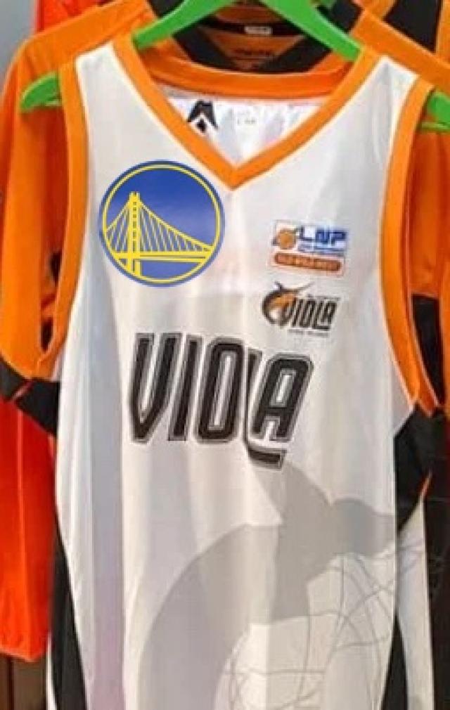 La Viola Reggio Calabria mette il ponte sulla maglietta. Un'idea che piacer&agrave; a Matteo Salvini. In esclusiva la foto della maglietta