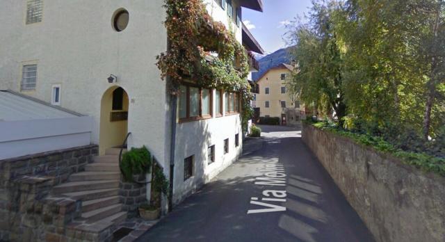 Silandro (Bolzano), ragazza 21enne uccisa a coltellate dall'ex fidanzato: arrestato al confine con l'Austria
