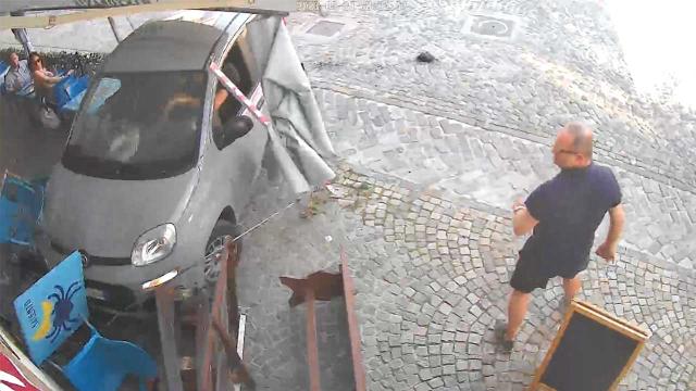 Rodello, &ldquo;no vax&rdquo; contro barista &ldquo;si vax&rdquo;, dalla discriminazione per il green pass alla questione geografica - I RETROSCENA