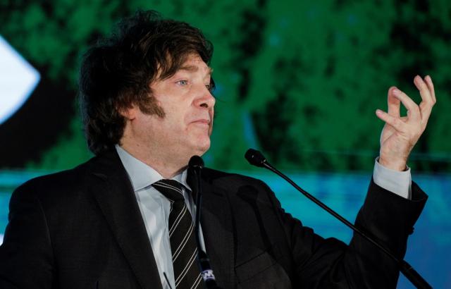 Argentina, l'ultraliberista Javier Milei vince a sorpresa le elezioni presidenziali: "&egrave; la fine della casta corrotta"