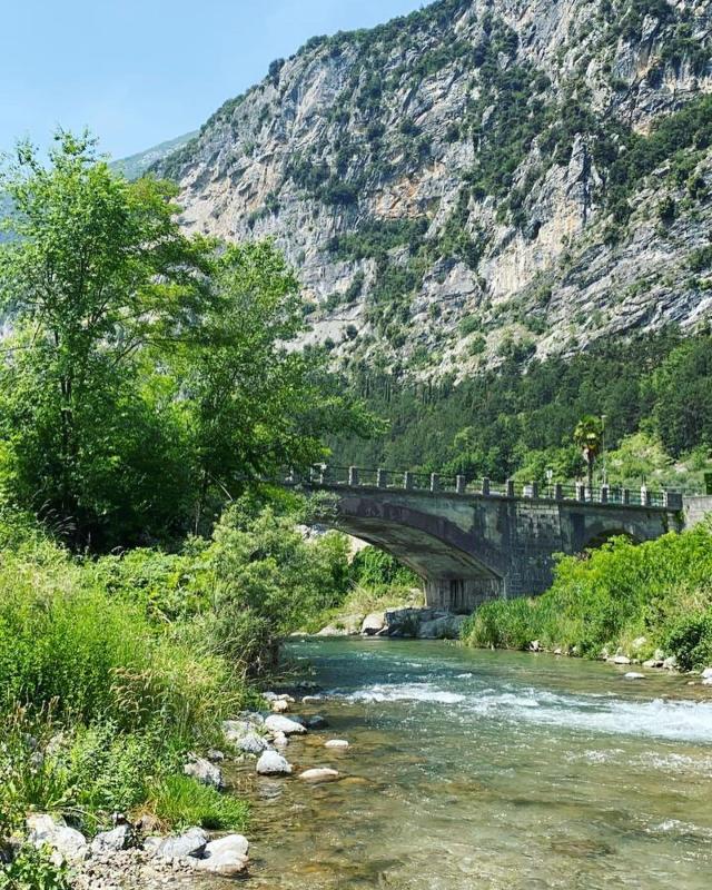 Trentino, si tuffa nel fiume Sarca a 200 metri dal sifone della centrale, disperso 24enne veronese