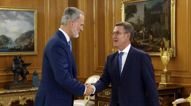 Elezioni Spagna, re Felipe VI assegna al vincitore di cdx Feijoo l'incarico di formare un governo