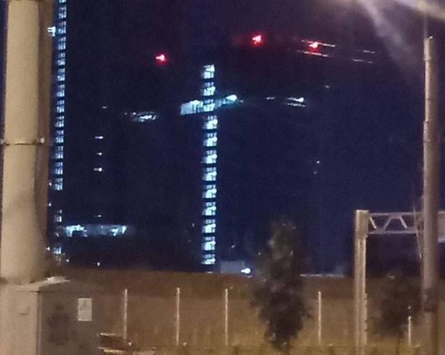 Morte Prigozhin, il saluto della Wagner: "Anche all'inferno sar&agrave; il migliore, eroe della Russia e patriota", grande croce illumina sede